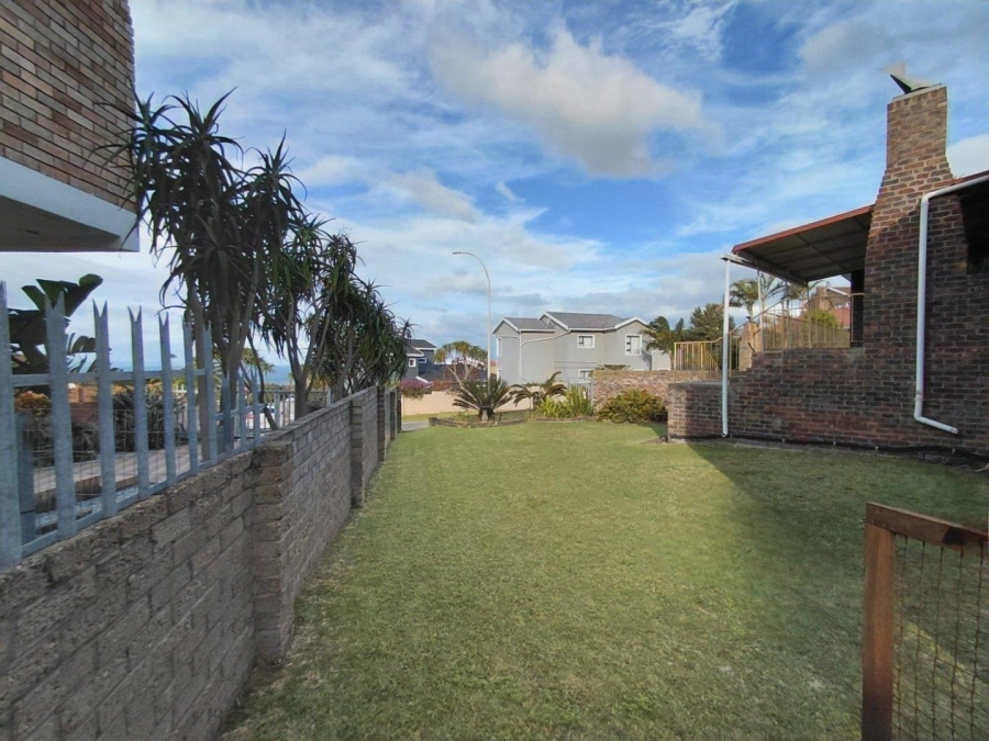 4 Bedroom Property for Sale in Wavecrest Eastern Cape